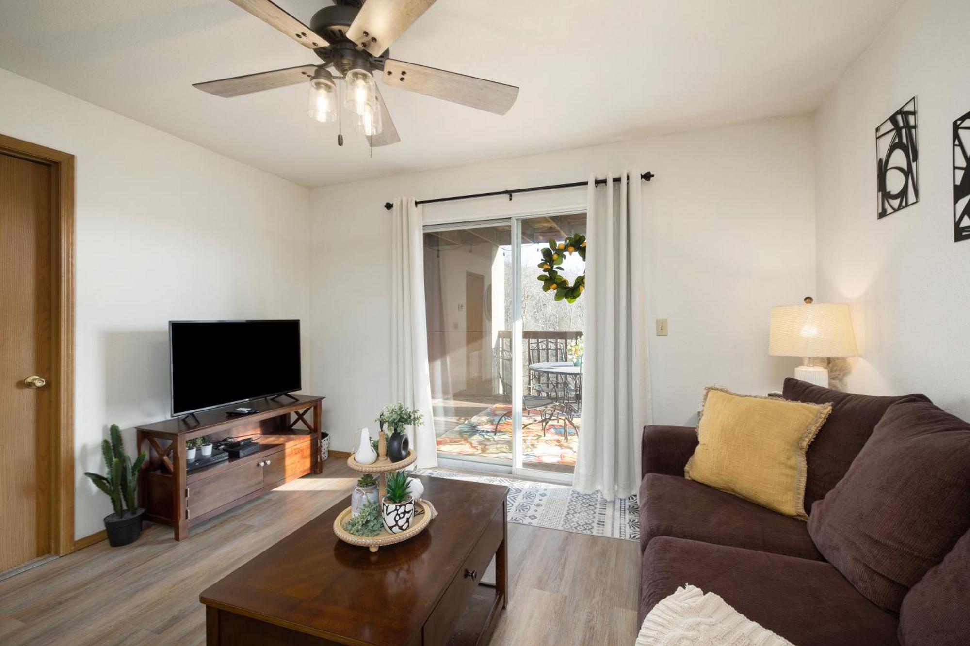 Walk-In, No Stairs Condo, Pets Welcome, 4 Mins To Silver Dollar City, 14 Mins To Ball Park Of America, Amazing Ozark Mountian Views Branson Exterior foto